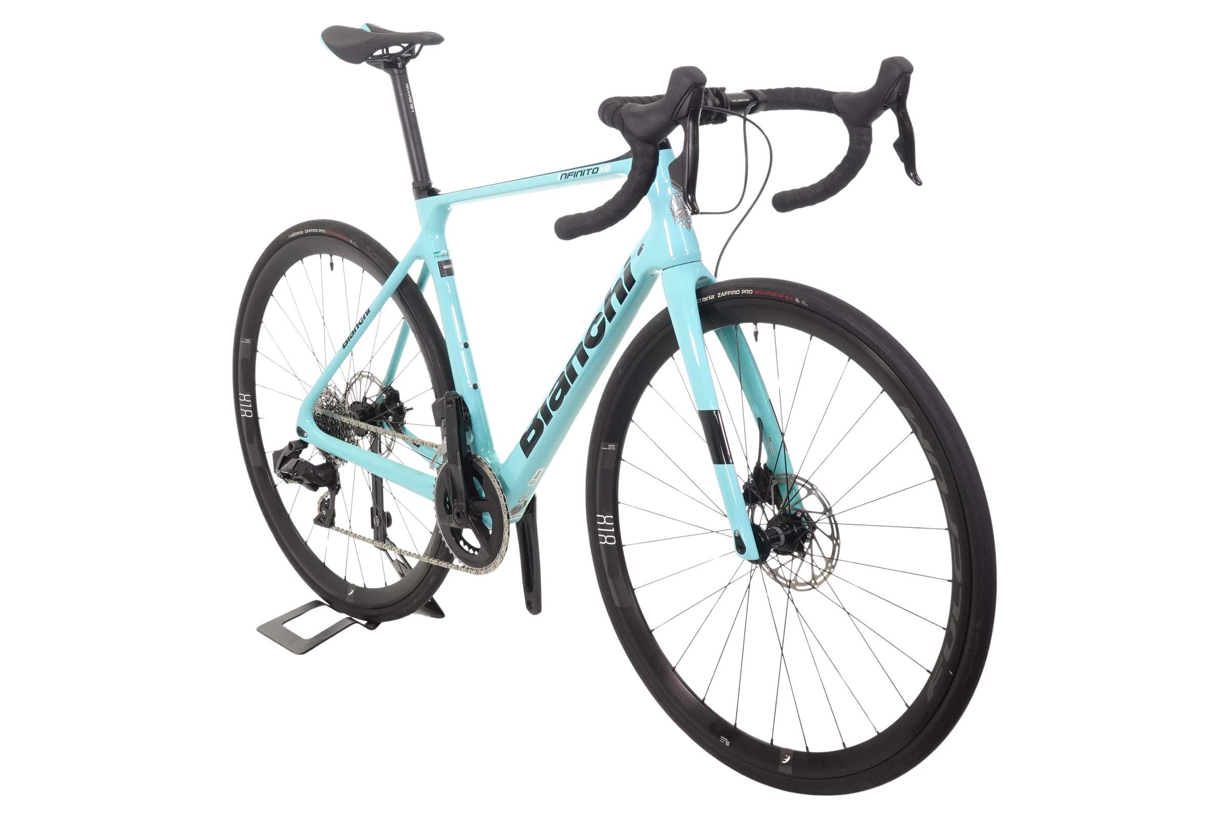 2022 Bianchi Infinito XE - Rival eTap AXS - 55CM - Rent from